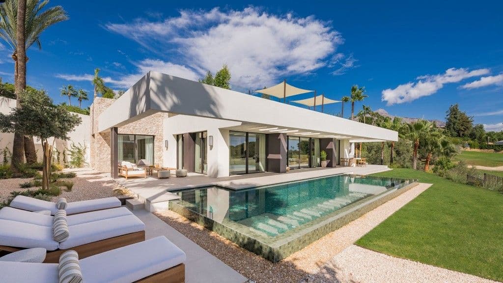 Villa in Nueva Andalucía, 4 bedrooms and 6 bathrooms