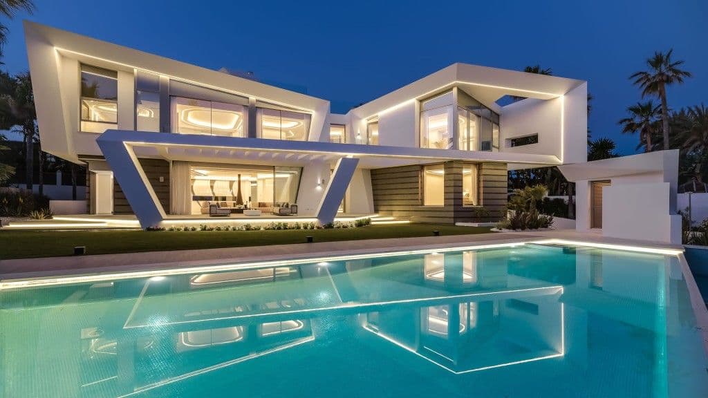 Villa with 6 bedrooms and 7 bathrooms in Marbella
