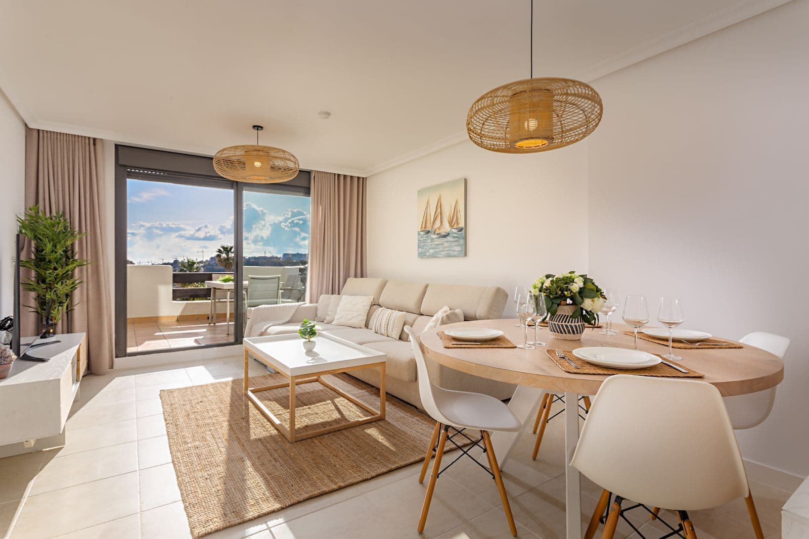 Penthouse with 2 bedrooms and 2 bathrooms in Estepona