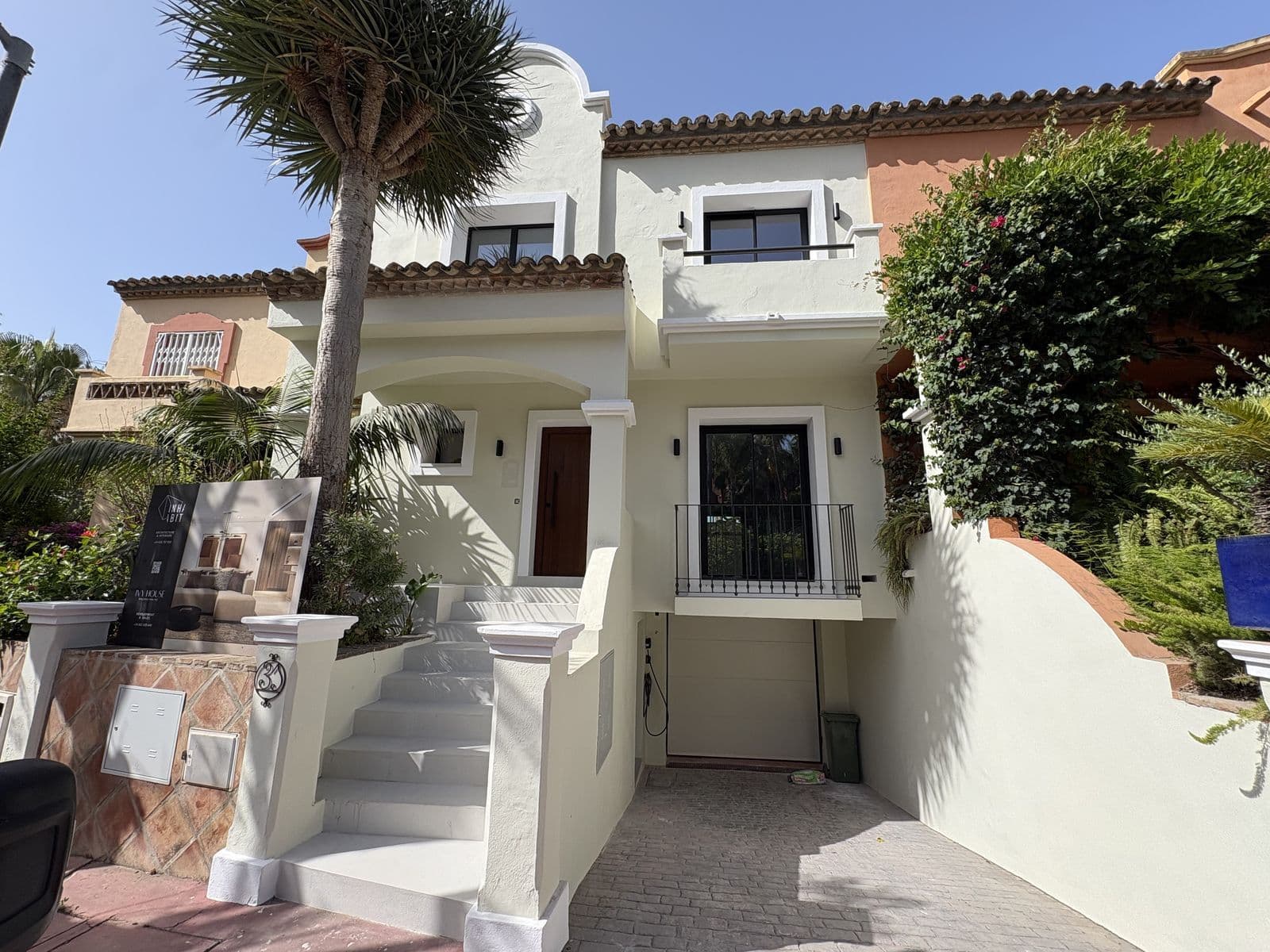 Townhouse with 4 bedrooms and 5 bathrooms in Nueva Andalucía