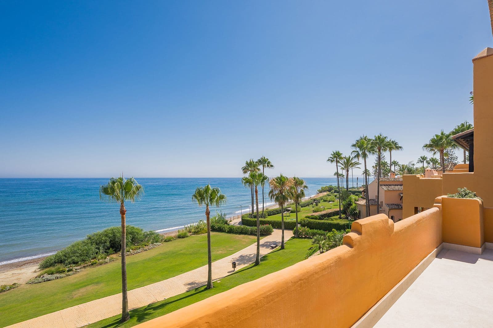 Apartment with 4 bedrooms, 4 bathrooms in New Golden Mile