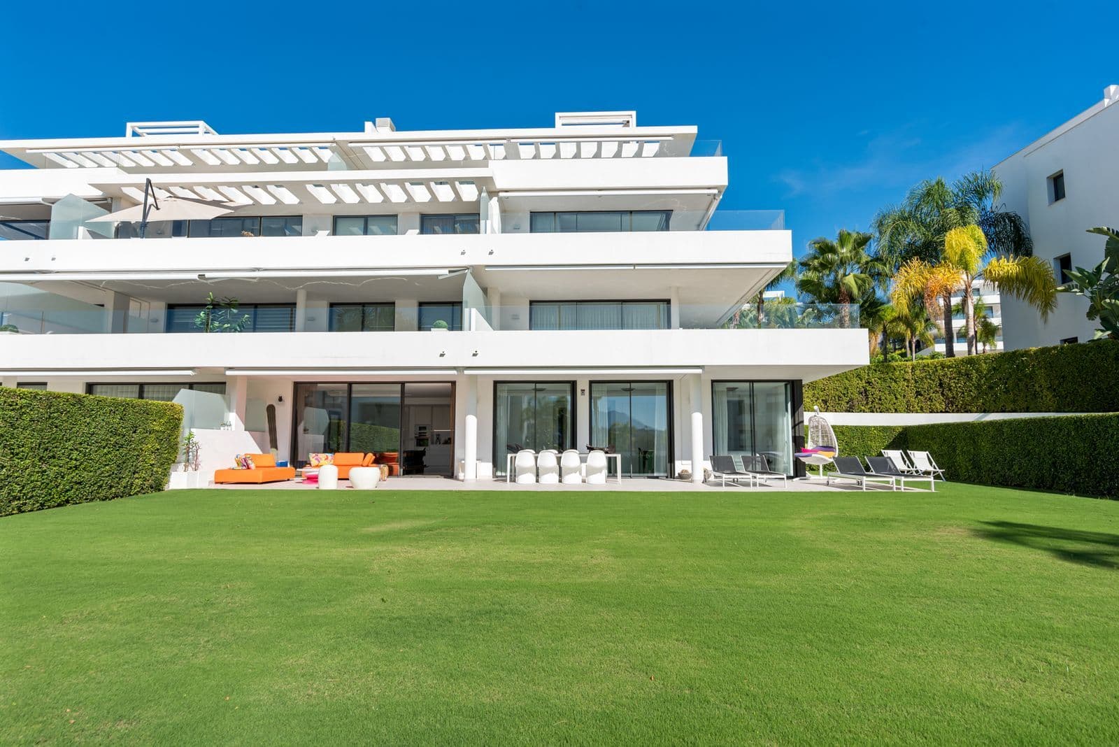 Apartment with 3 bedrooms and 2 bathrooms in Estepona