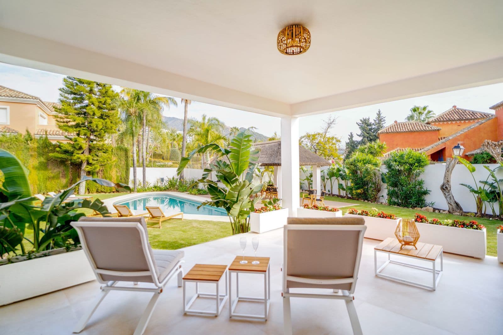 Villa with 6 bedrooms and 5 bathrooms in Marbella