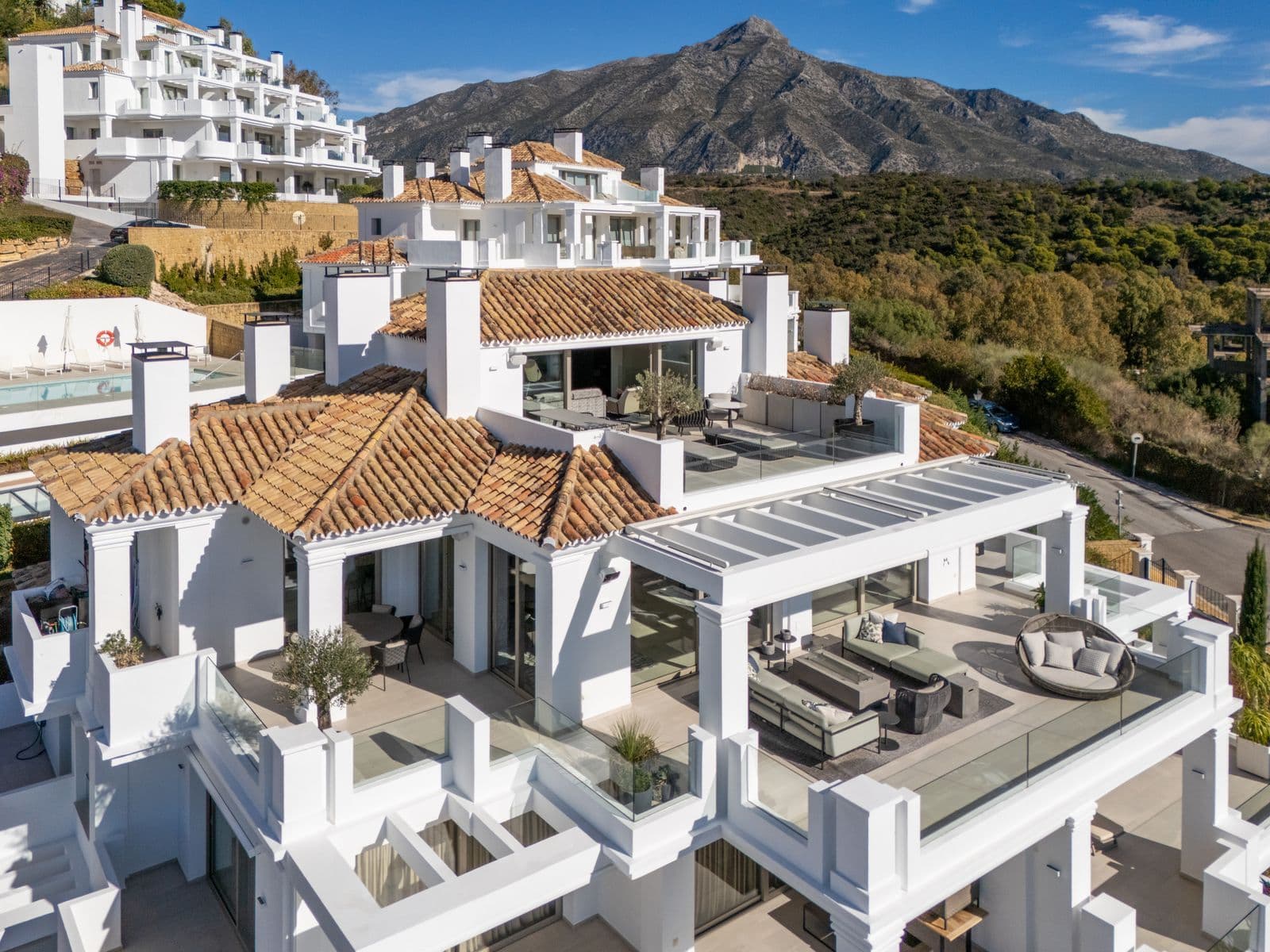 Villa in Nueva Andalucía, 3 bedrooms and 4 bathrooms