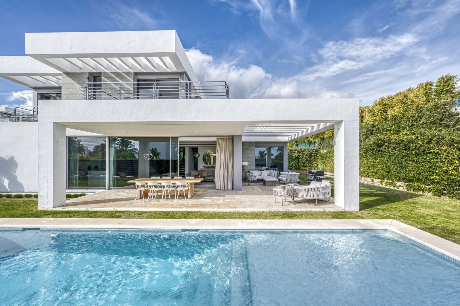 Villa with 5 bedrooms and 7 bathrooms in Estepona