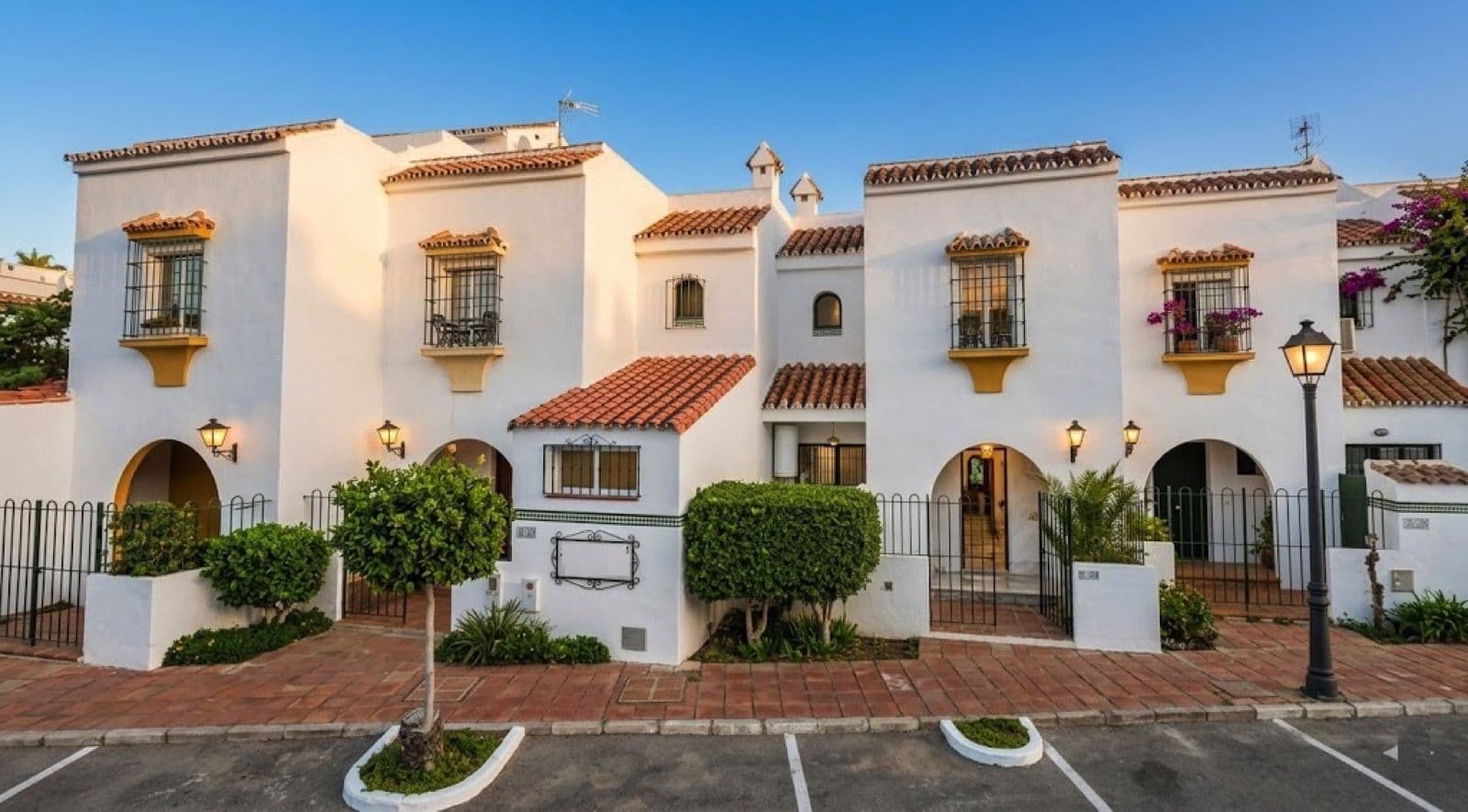Semi-detached property in Casares Playa, 3 bedrooms and 3 bathrooms