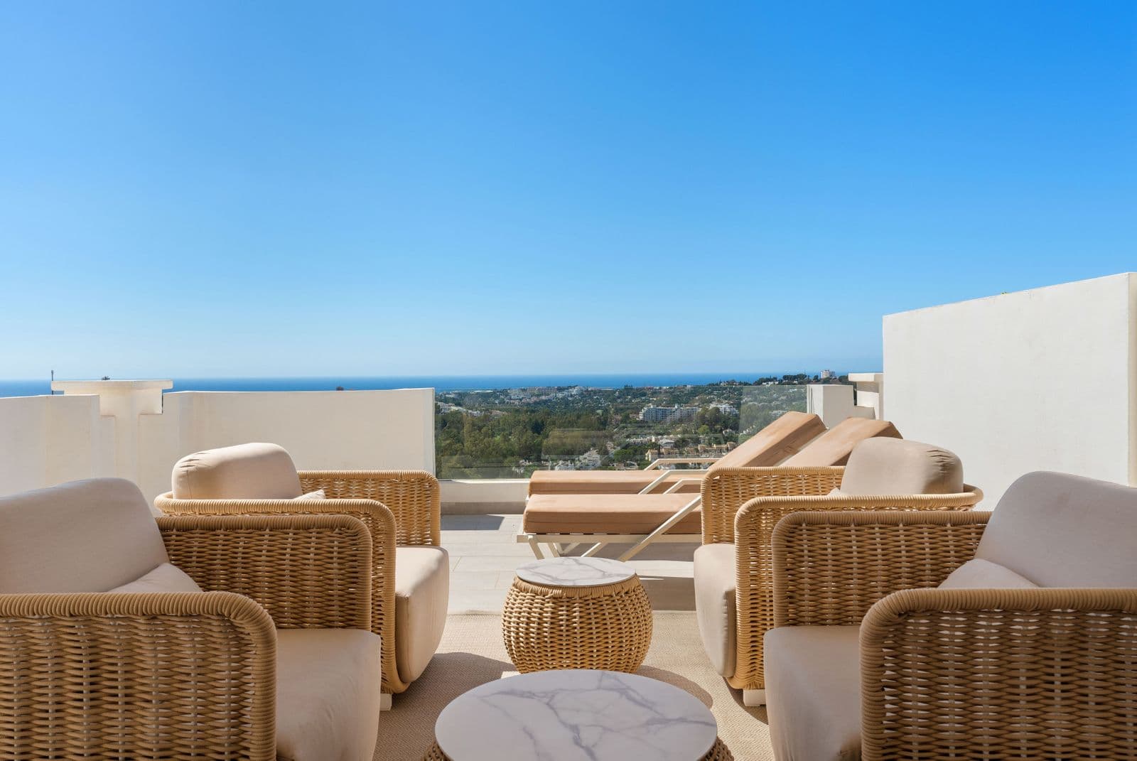 Penthouse with 2 bedrooms and 3 bathrooms in Marbella