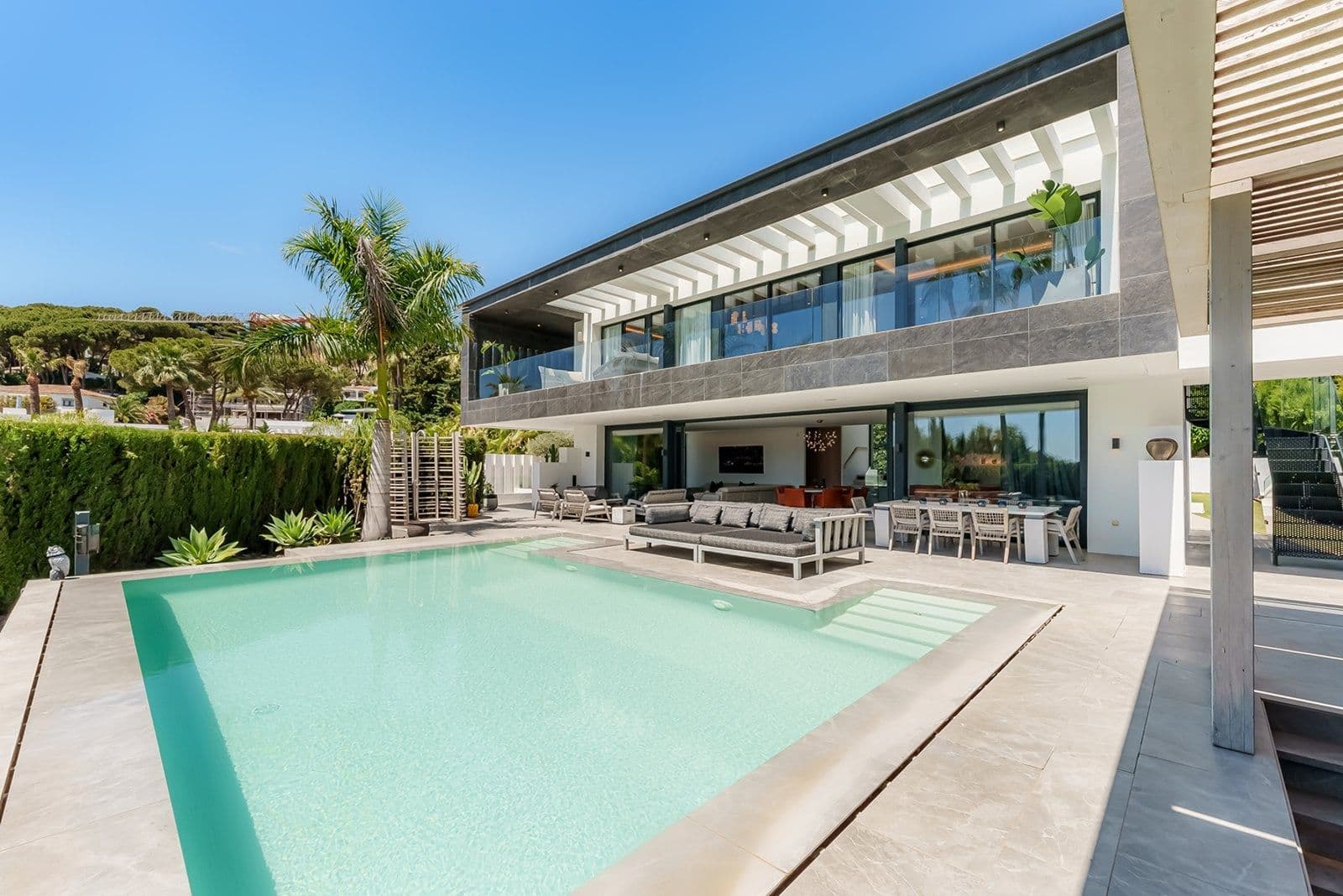 Villa with 4 bedrooms and 4 bathrooms in Nueva Andalucía