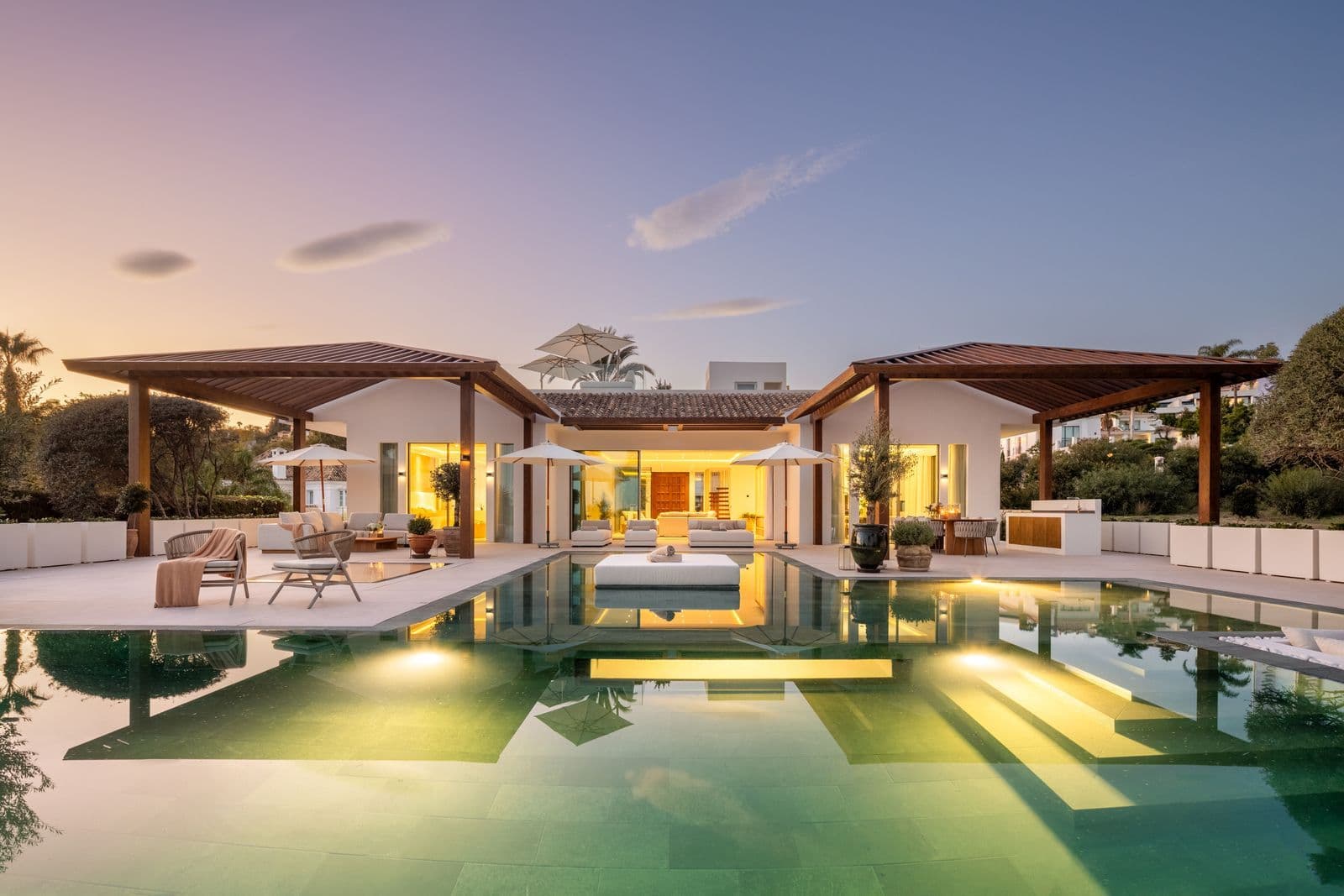 Villa in Nueva Andalucía, 6 bedrooms and 8 bathrooms