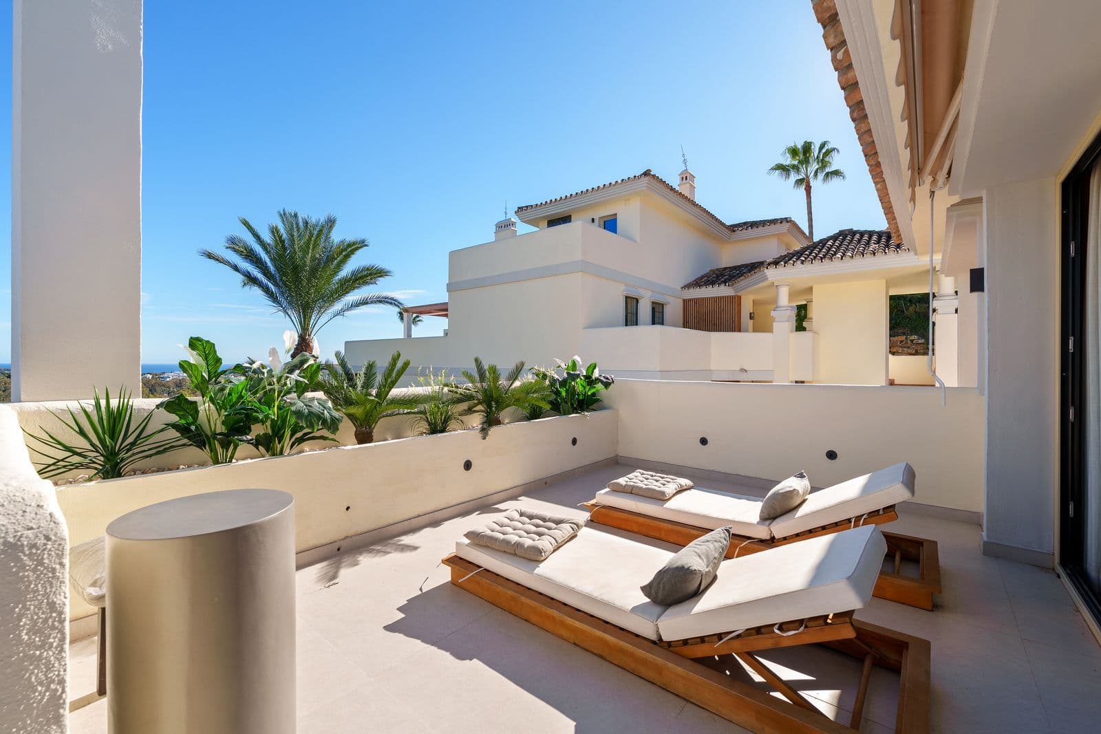 Penthouse in Nueva Andalucía, 3 bedrooms and 4 bathrooms